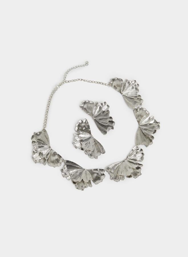 ستايلي طقم من عقد وأقراط بتصميم أوراق شجر مزينة - Image 3